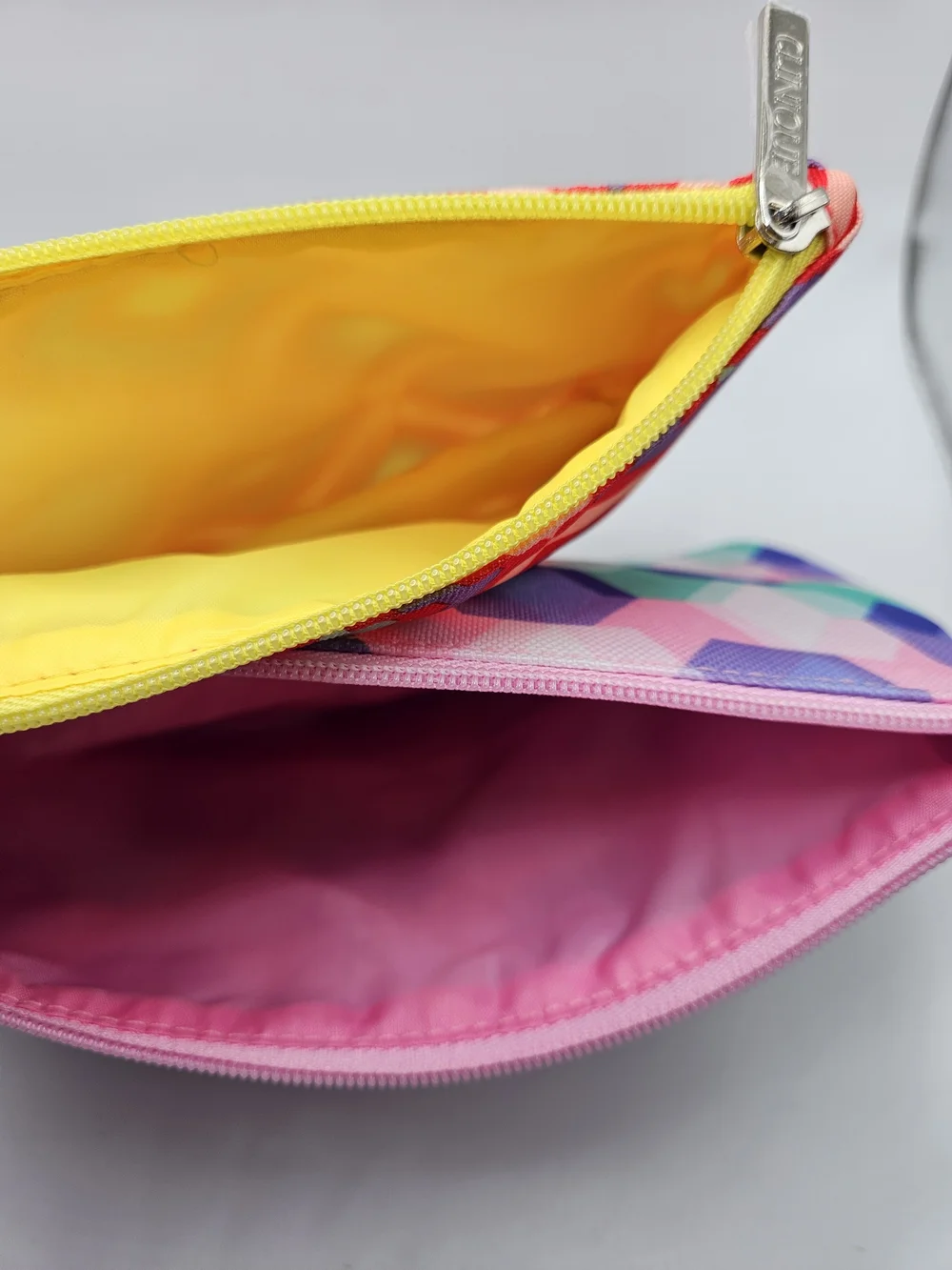NEW Clinique Colorful Geometric Print Cosmetic Bag Pouch Travel Set